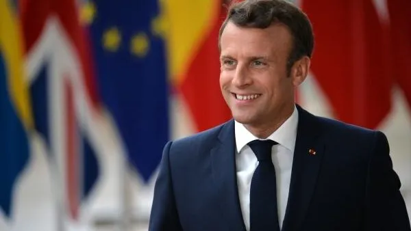 Макрон сделал уникальный подарок главам стран G7