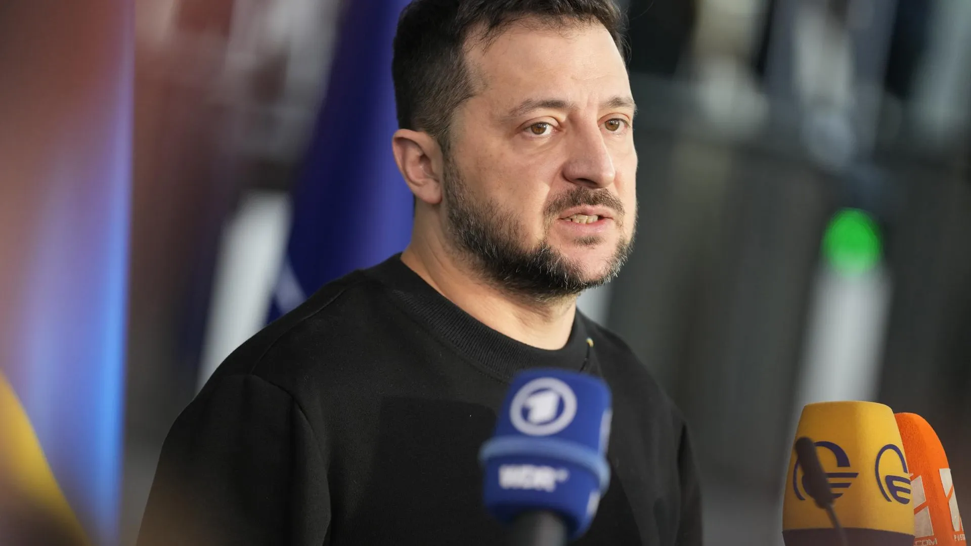 Зеленский попросил у НАТО еще больше оружия для привлечения внимания