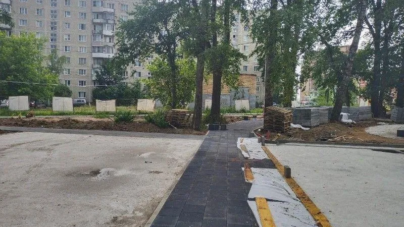 Благоустройство сквера у теннисных кортов выполнено почти на 40% в Сергиевом Посаде