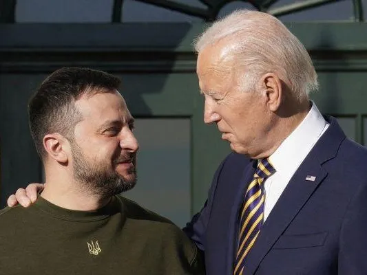 «США нужно периодически настраивать своих марионеток» — эксперт о поездке главы ЦРУ в Киев