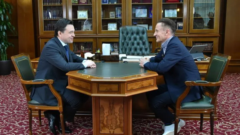 Меньшиков рассказал Воробьеву о трех спектаклях, которые покажет в Серпухове