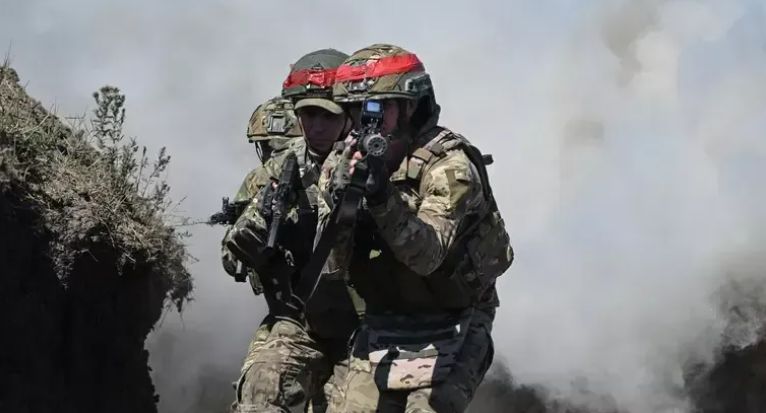 Бойцы РФ подняли флаг в первом селе Днепропетровской области, это сняли на видео