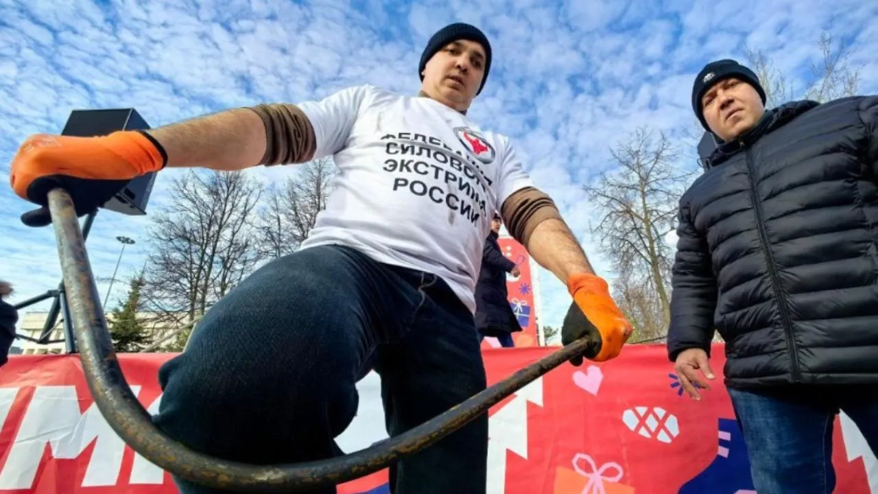 Мировой рекорд в Омске: силач Мусаев попытается за 5 минут под водой согнуть три арматуры