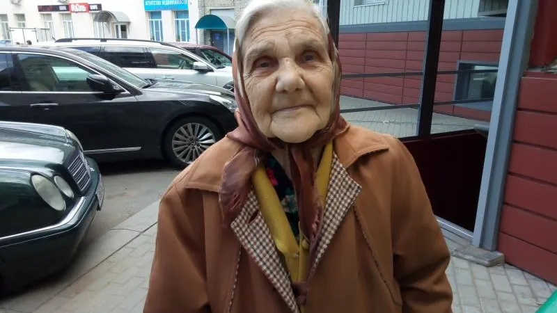 Жители Лобни спасают голодающую бабушку-блокадницу