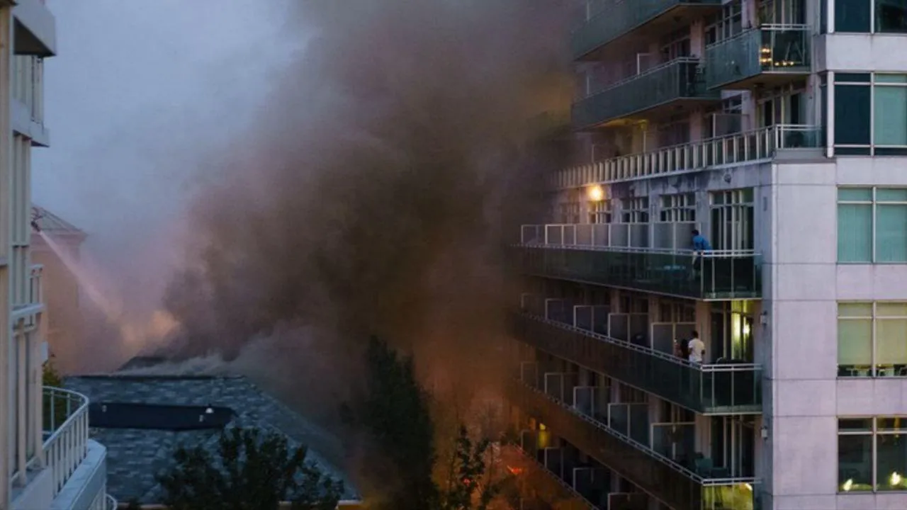 SHOT: пожар вспыхнул в столичном ЖК «Зиларт»