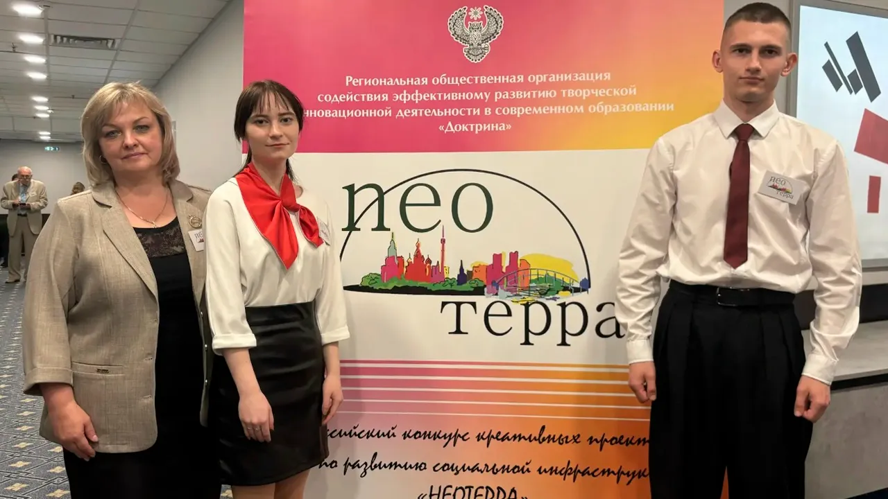 Елена Фиманова, Оксана Михайлина и Александр Кожаров (слева направо)