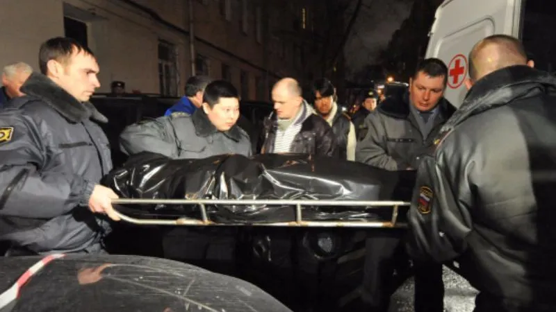 Труп пожилого жителя Дубны с ссадинами и кровоподтеками нашли возле дома