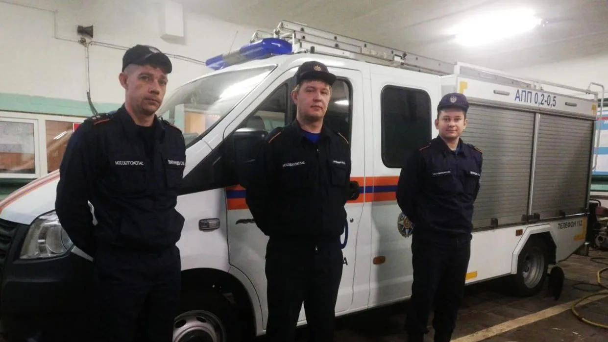 В Кашире спасатели пришли на помощь собаке, застрявшей между гаражами