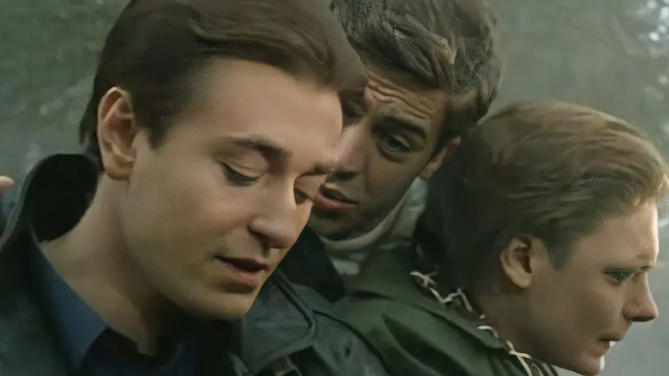 Кадр из сериала «Бригада». Режиссер А. Сидоров. 2002 год