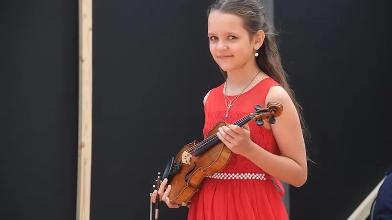 10-летняя скрипачка из Балашихи получила 1,5 млн руб. и выступила с оркестром Башмета