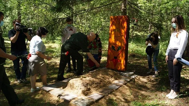 Под Серпуховом установили обелиск летчику, который 70 лет считался «неизвестным бойцом»
