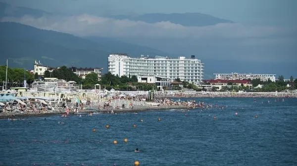В Сочи запрещено купаться в море
