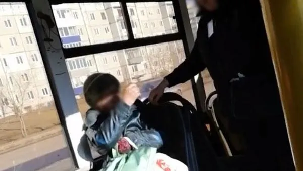 В Кузбассе кондуктор автобуса пыталась выгнать пенсионерку из-за неприятного запаха