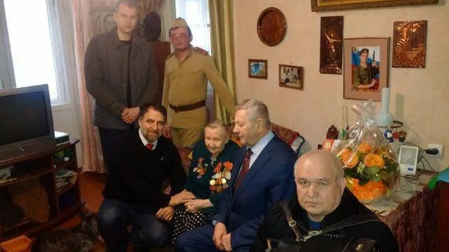 Активисты ОНФ поздравили подмосковных ветеранов с юбилеем Сталинградской битвы