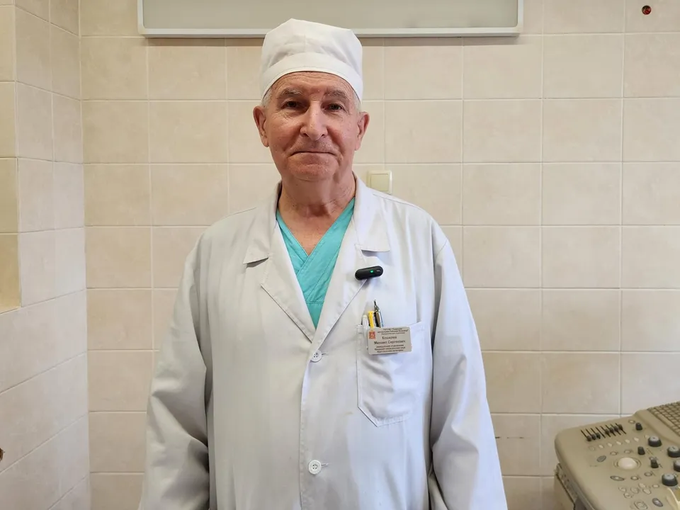 На фото — заведующий хирургическим отделением Михаил Кошелев (Источник: МедиаБанк Подмосковья/Ирина Моисеева)