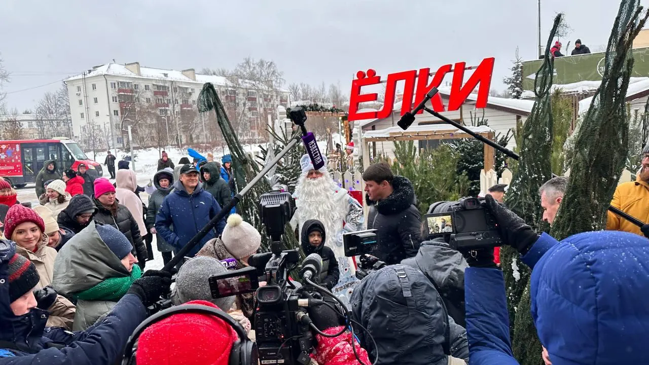 Торжественное открытие первого в Подмосковье елочного базара прошло в Королеве