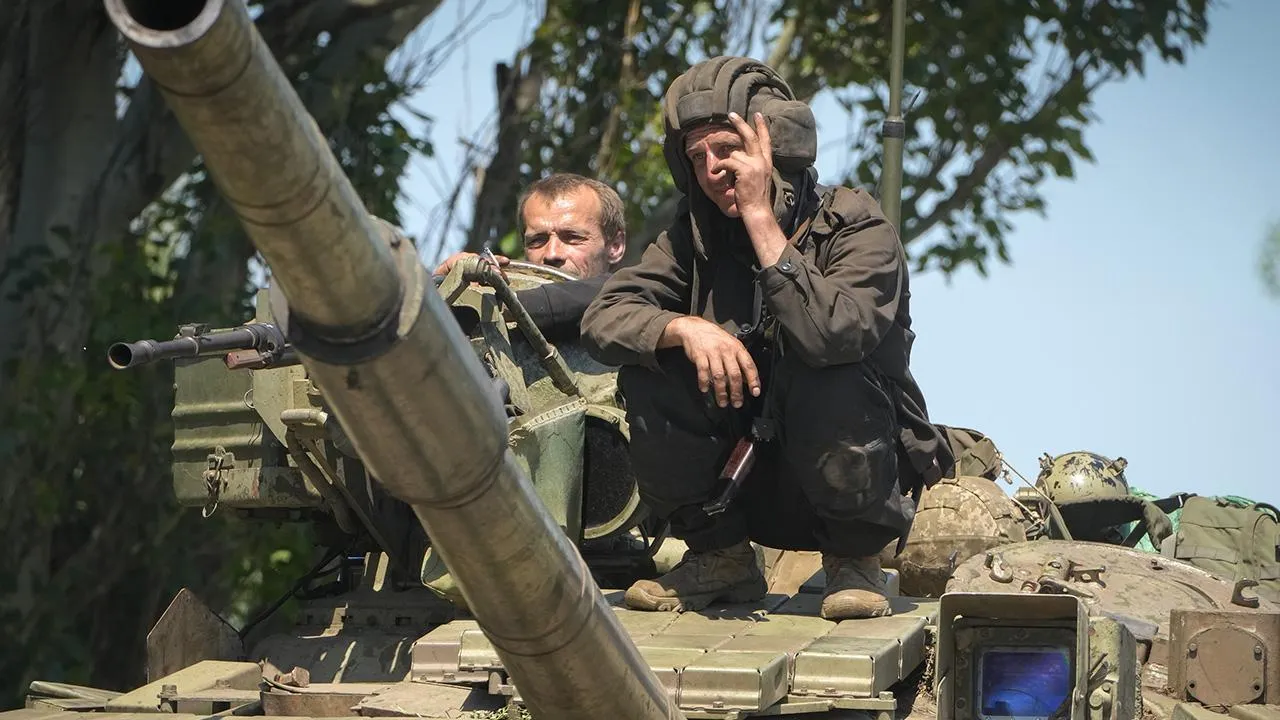 «Танками вырывали двери магазинов»: боец спецоперации рассказал об отступлении ВСУ