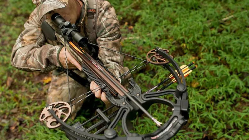 Охоту с арбалетом на большегрузы начал житель в деревне под Одинцовом