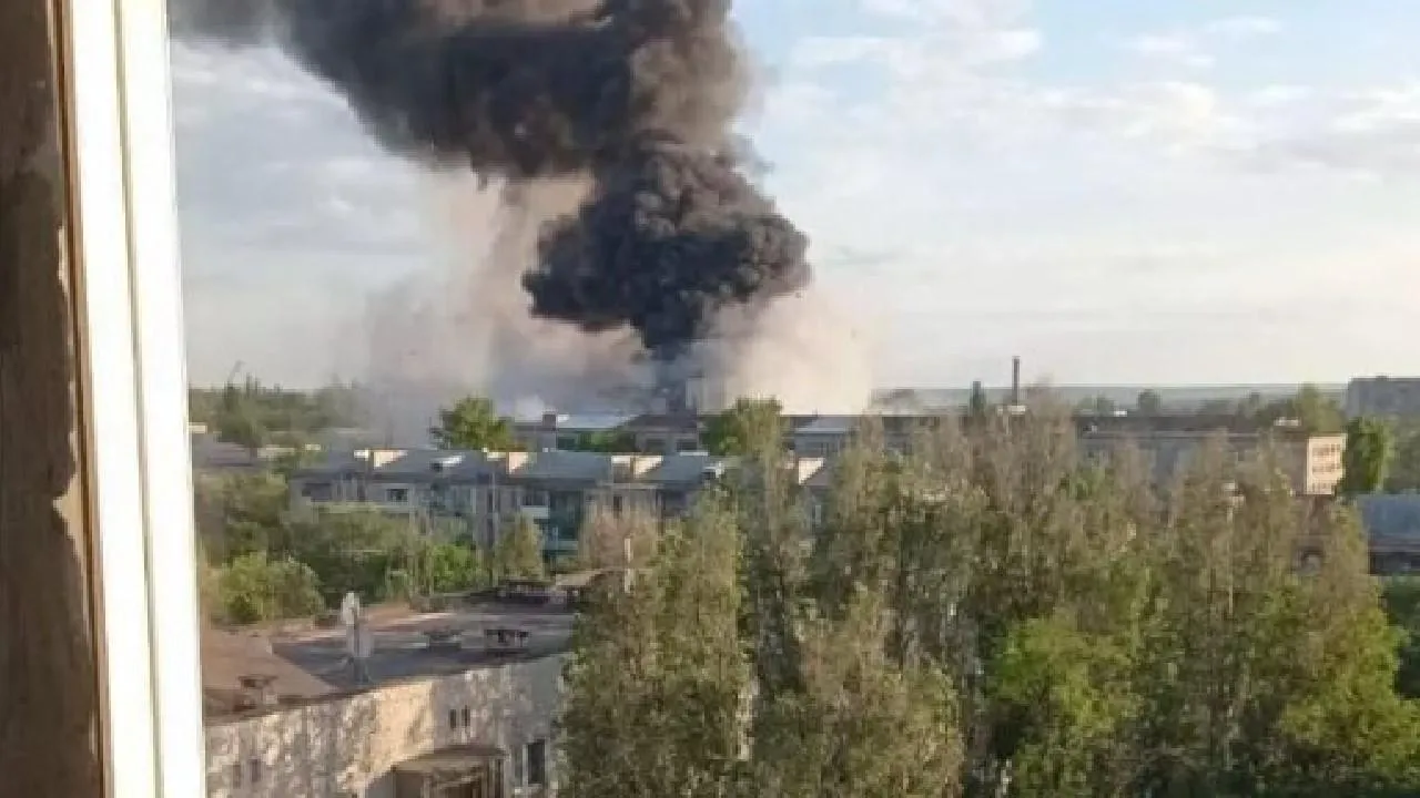 Ракета ВСУ попала по району предприятия «Полипак» в Луганске