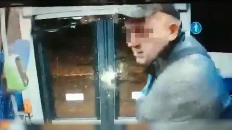 Мужчина забил терминалом женщину-кондуктора и травмировал пассажира в Раменском