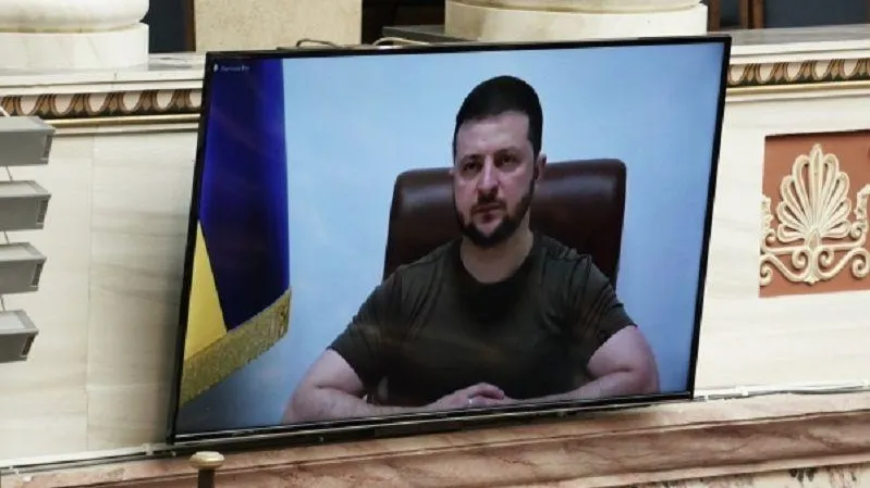 Зеленский заявил об ослаблении боевого духа украинцев