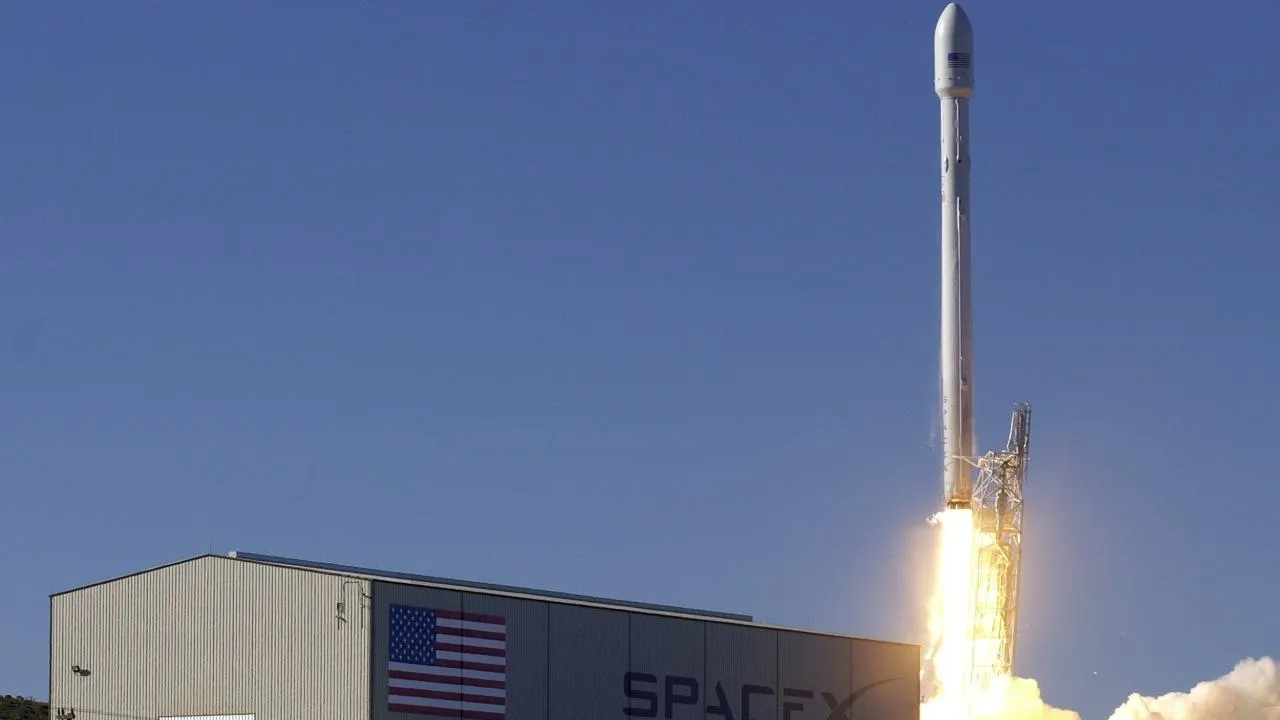 В России подсчитали, какую «дыру» после себя оставляет в ионосфере Starship