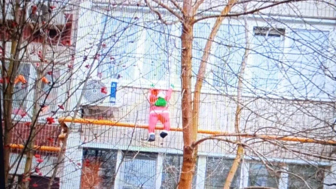 «Побег» стал хитом Сети: в подмосковном городе Санту-альпиниста перепутали с любовником