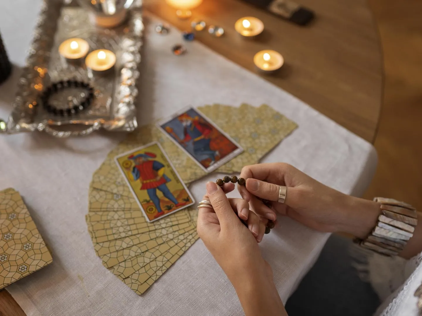 «Могут появиться недомогания»: эзотерик рассказала, что предсказывают карты Таро на ближайшие дни