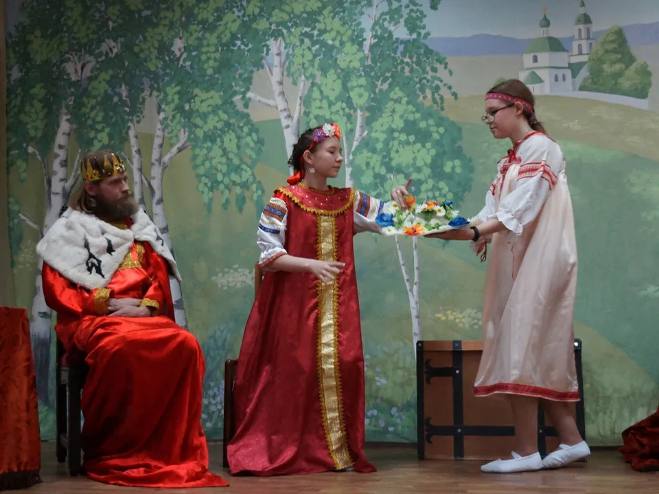 Костюмы к спектаклю создала Ольга Лискина. Фото: АО «Коломенский завод»