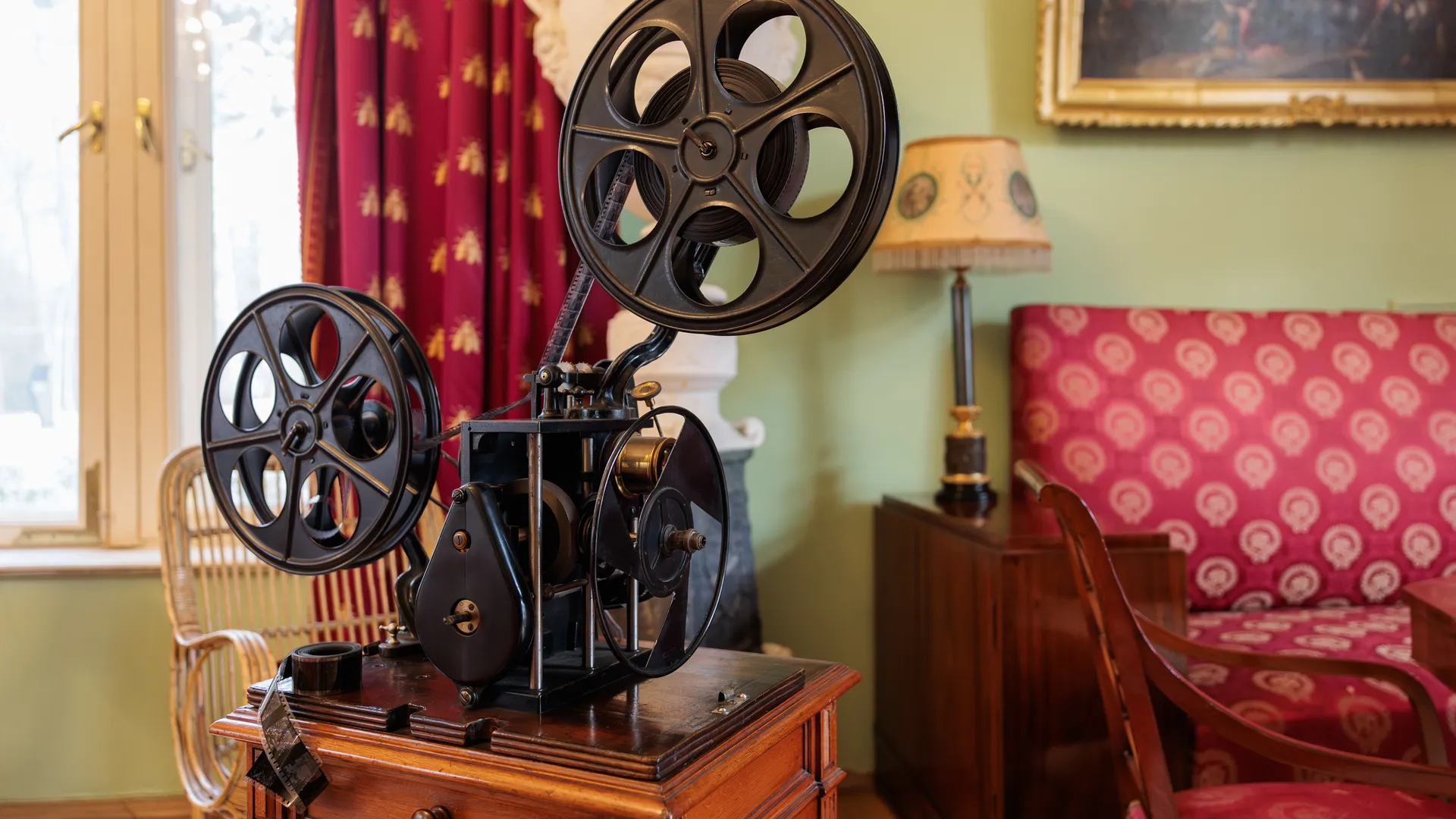 В России начал действовать закон о запрете проката фильмов, противоречащих традиционным ценностям