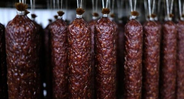«Shot проверка»: в сервелате АО «Останкинский МПК» нашли мясной клей