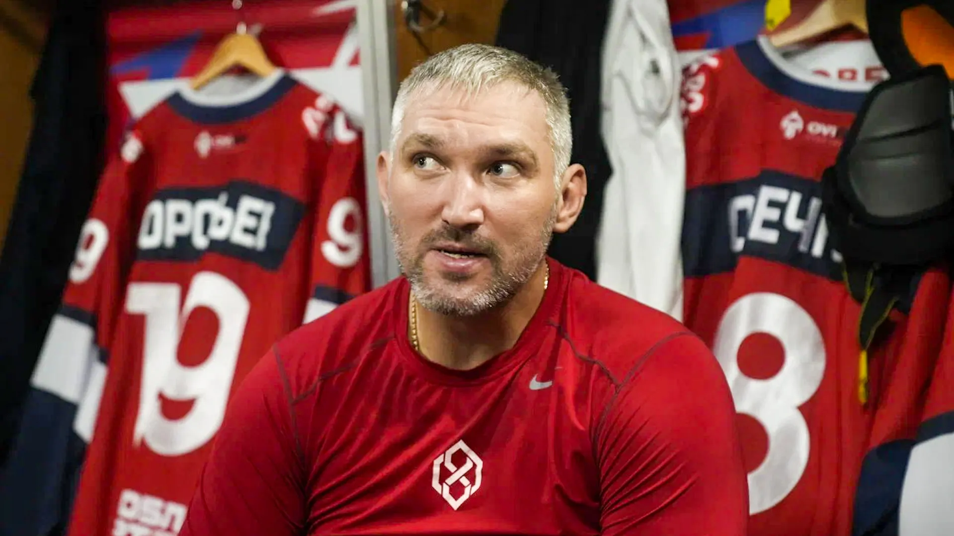 «Избежал наказания»: Овечкину разбили лицо в кровь и сломали зуб во время матча НХЛ