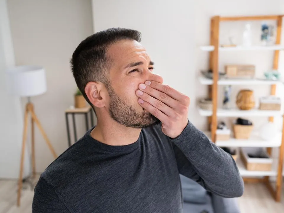 Ученые выяснили, что женские газы пахнут сильнее мужских — как ослабить запах