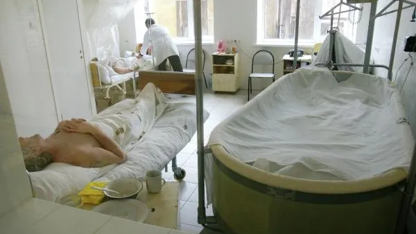 В Кузбассе двое мужчин пострадали от взрыва бытового газа