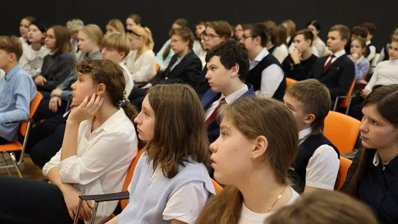 Школьники из Дубны посмотрели необычный спектакль по Андерсену