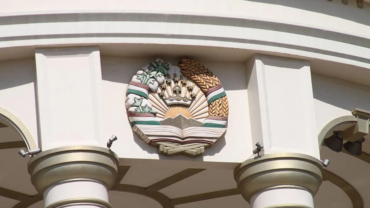 Посольство России в Душанбе временно прекратило предоставление российского гражданства