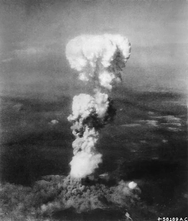 Атомное облако над Хиросимой, 6 августа 1945 года
