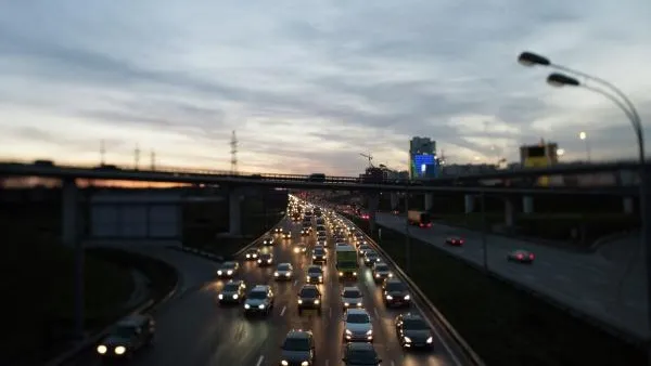 Двухкилометровая пробка образовалась на трассе в Подольске