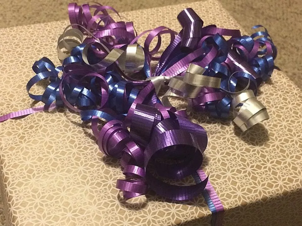 Банально, но приятно: названы самые популярные подарки на День матери среди москвичей