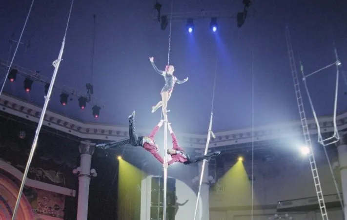 Эквилибристы на першах в Московском цирке имени Юрия Никулина на Цветном бульваре