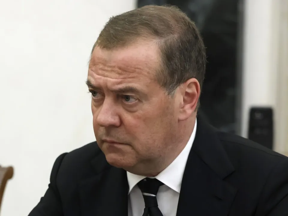Медведева не позвали на совещание Путина по Аляске: новое размещение или наказание после стычки с Трампом?