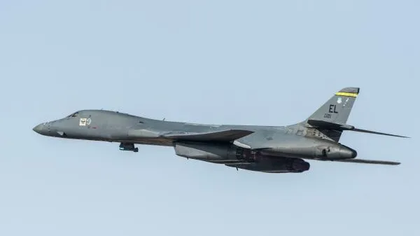 Эксперт прокомментировал действия бомбардировщиков B-1B Lancer ВВС США над Черным морем
