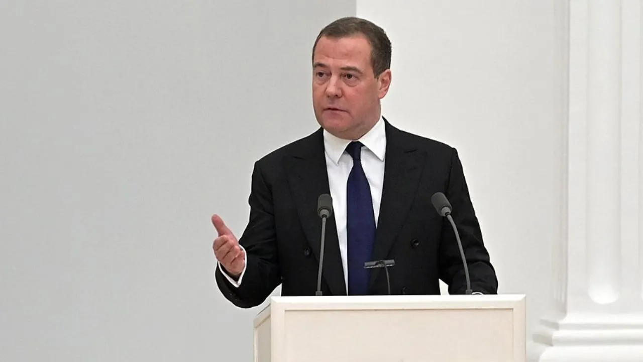 Дмитрий Медведев поставил диагноз бывшему вратарю Гашеку