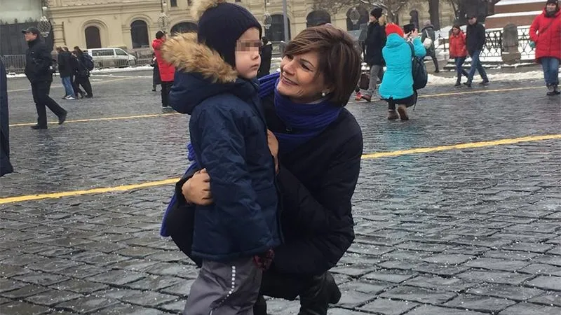 Детский омбудсмен Подмосковья погуляла по Москве с мальчиками, оставленными отцом в Шереметьево