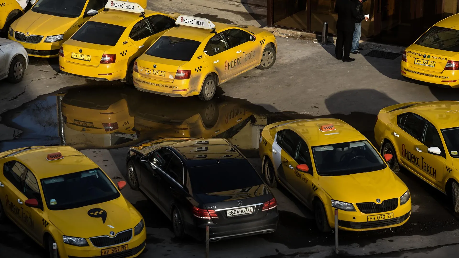 Эксперт предупредил о правовых последствиях подработки в такси