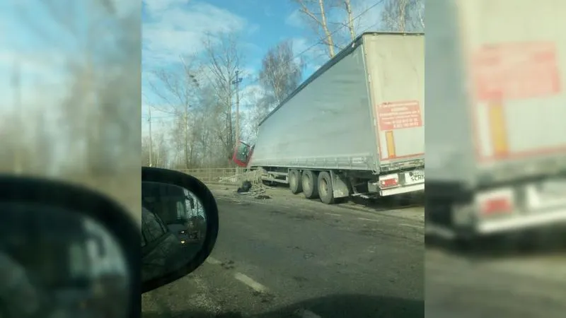 Фура и «Газель» столкнулись на А108 в Ступинском районе