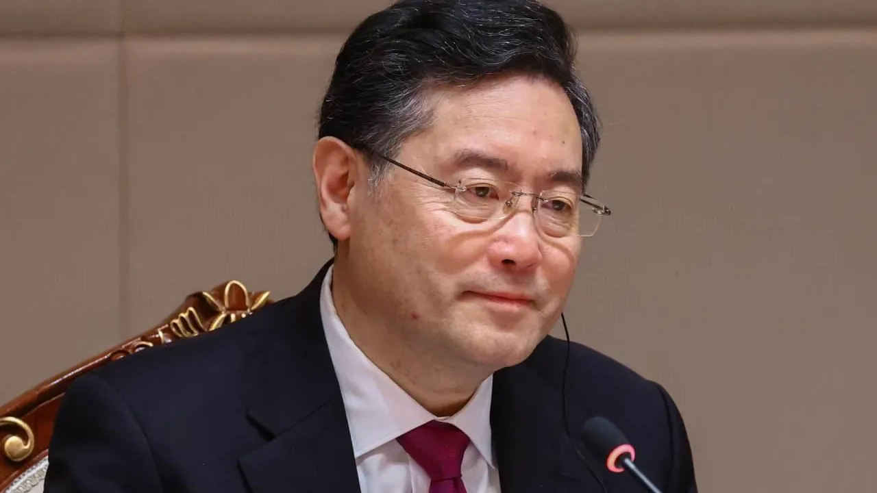 МИД Китая удалил со своего сайта все посты с упоминанием снятого министра Цинь Гана