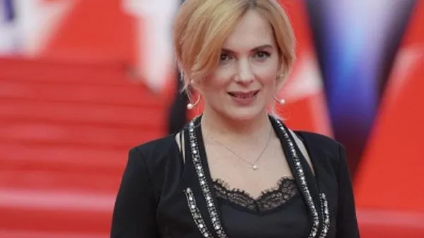 Актриса Порошина расплакалась на шоу «Танцы со звездами»