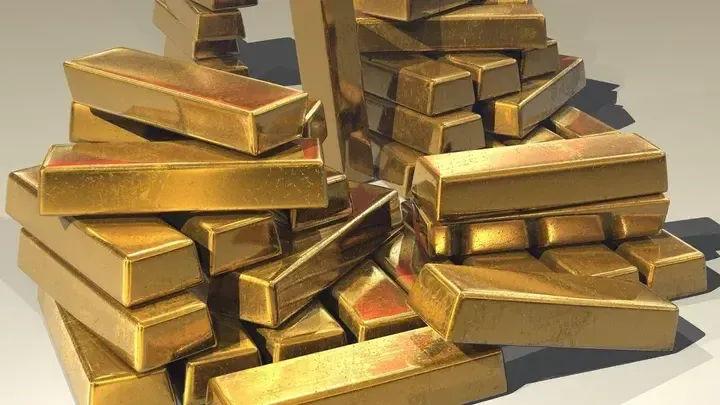 Среднее содержание золота в ноутбуке составляет примерно 1 грамм