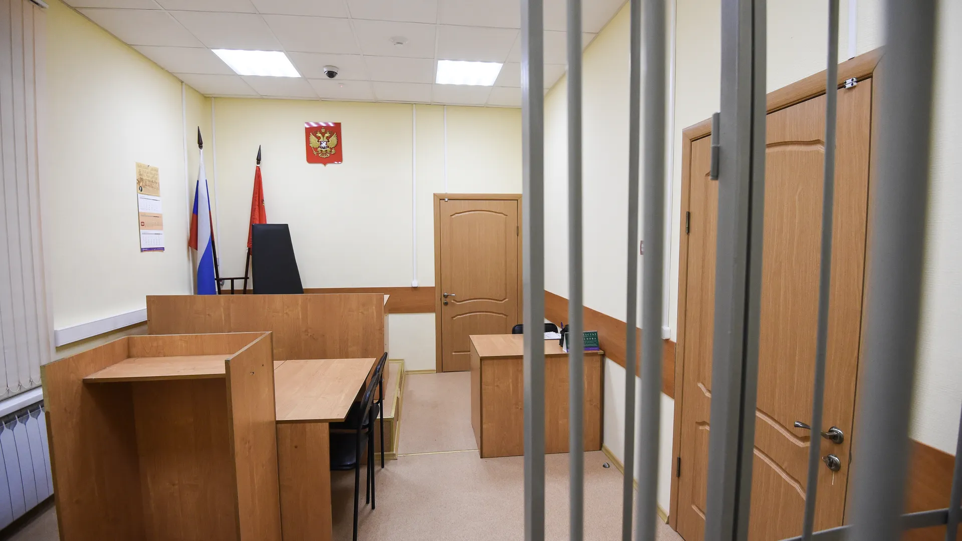 Собирал растение летом, хранил его на крыше: суд отправил россиянина на лечение вместо колонии